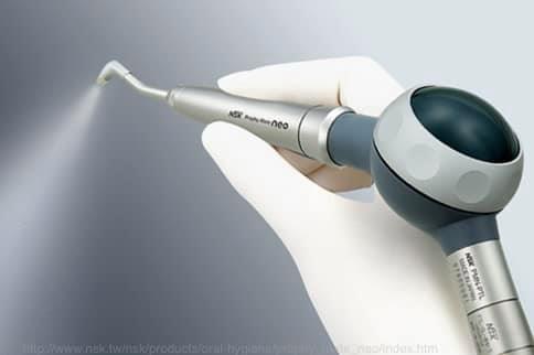 高效專業噴砂機,精準去除牙齒表面汙垢